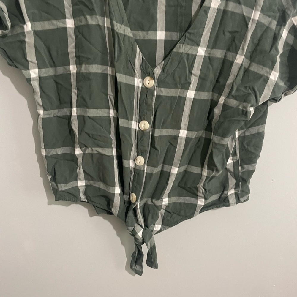 NWOT universal tread shirt - Picture 7 of 8
